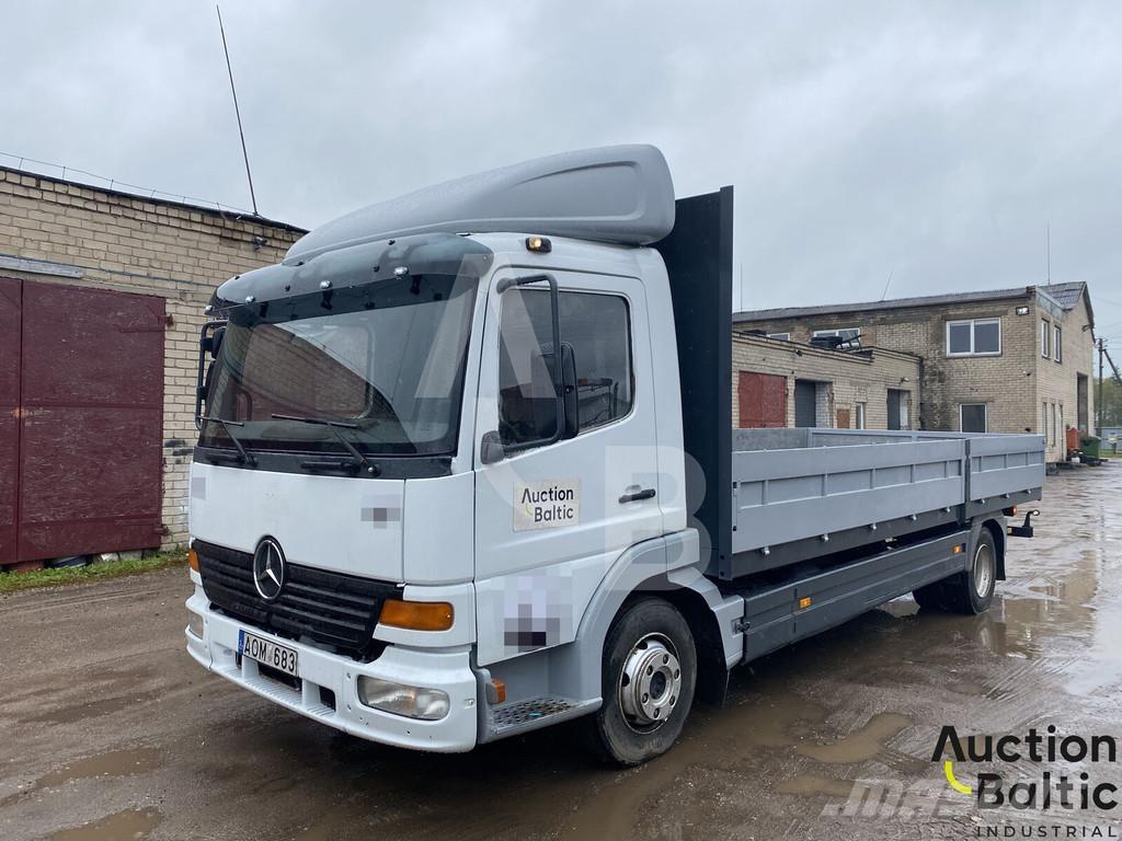 Mercedes-Benz 815 Lastbil med lad/Flatbed