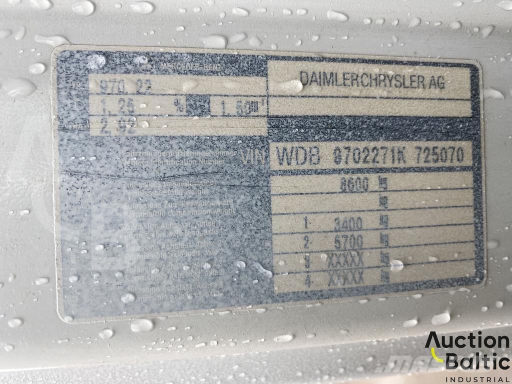 Mercedes-Benz 815 Lastbil med lad/Flatbed