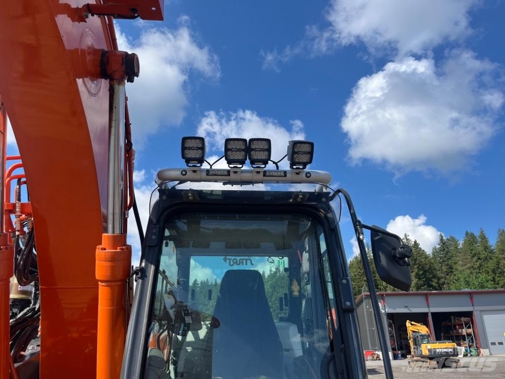 Hitachi ZX 135 US-6 Gravemaskiner på larvebånd