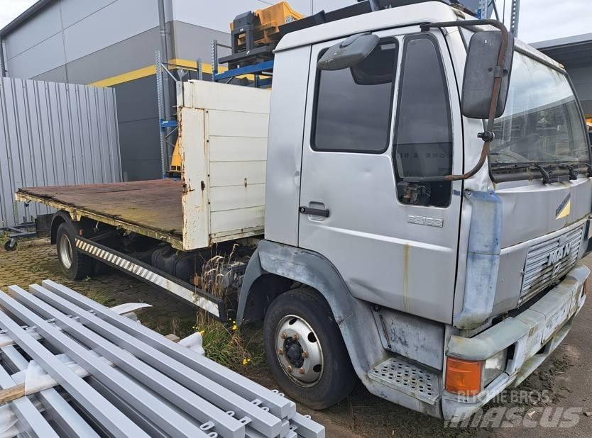 MAN 8.163 Lastbil med lad/Flatbed