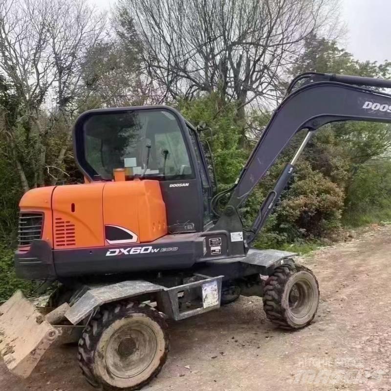 Doosan dx60w Gravemaskiner på hjul