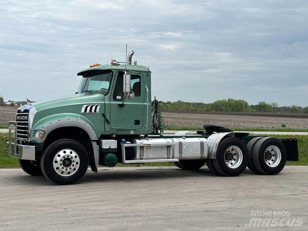 Mack GU713 Trækkere