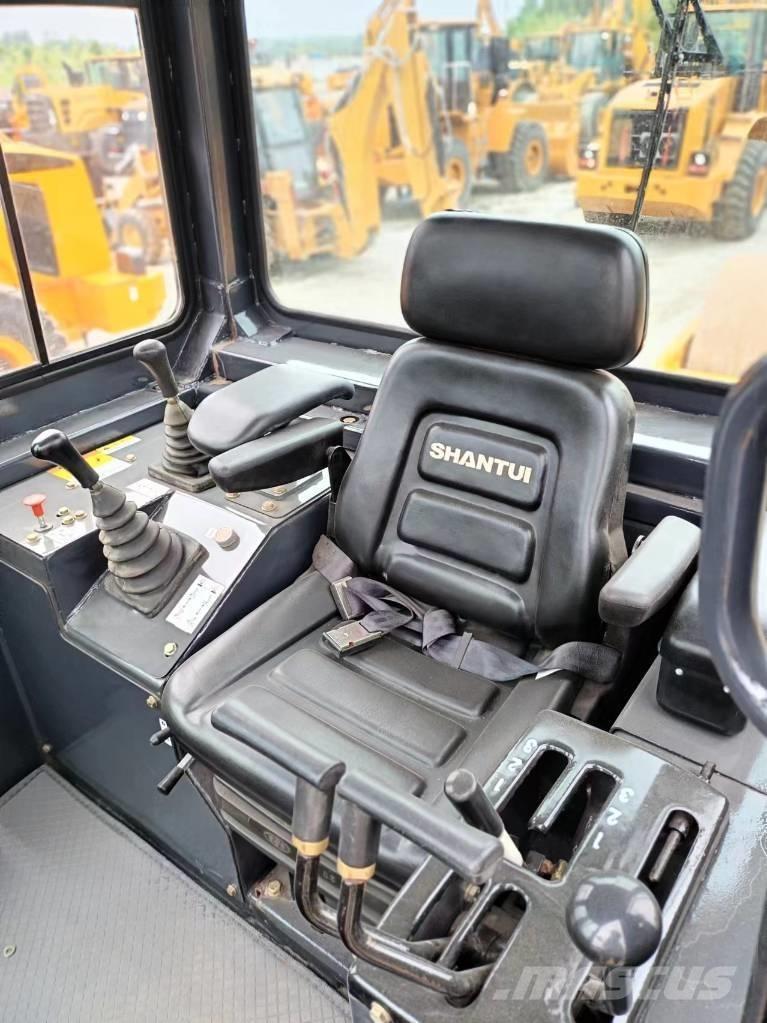 Shantui D22 Bulldozer på larvebånd
