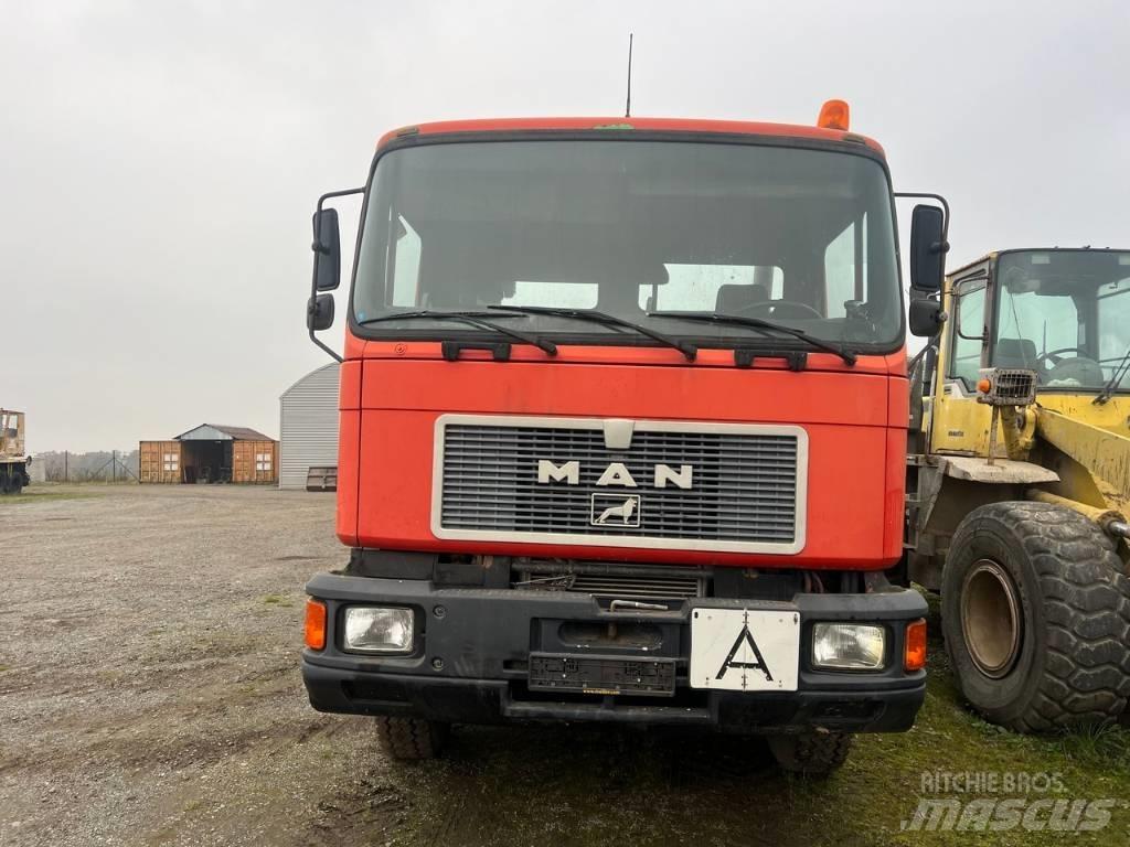 MAN F 08 Lastbiler med tip