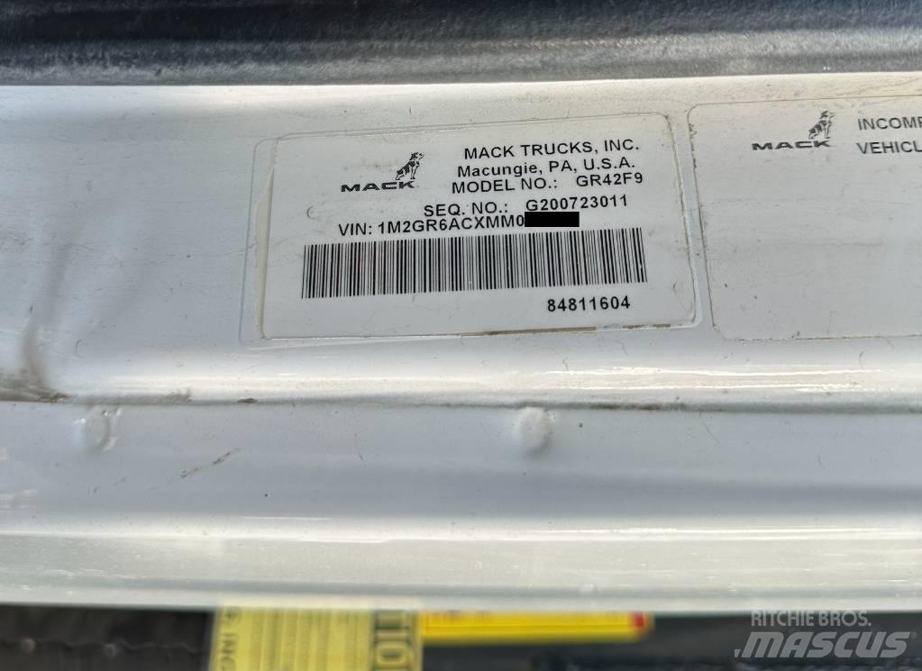 Mack GR 42 F9 Lastbiler med tip