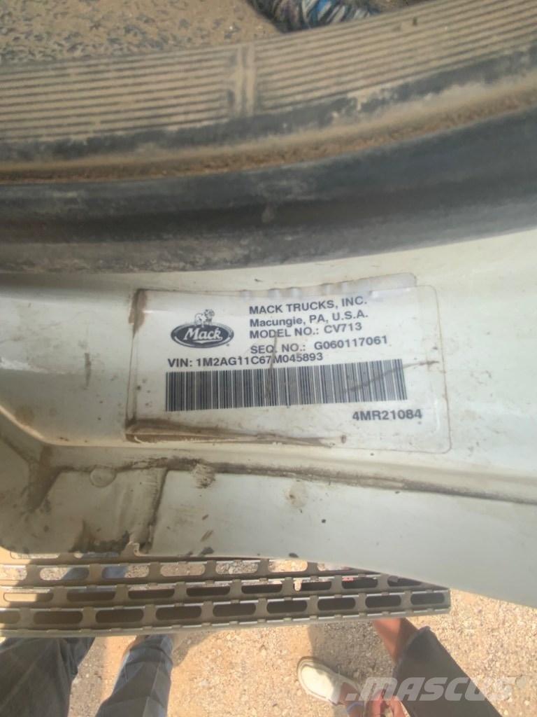 Mack Granite CV 713 Lastbiler med tip