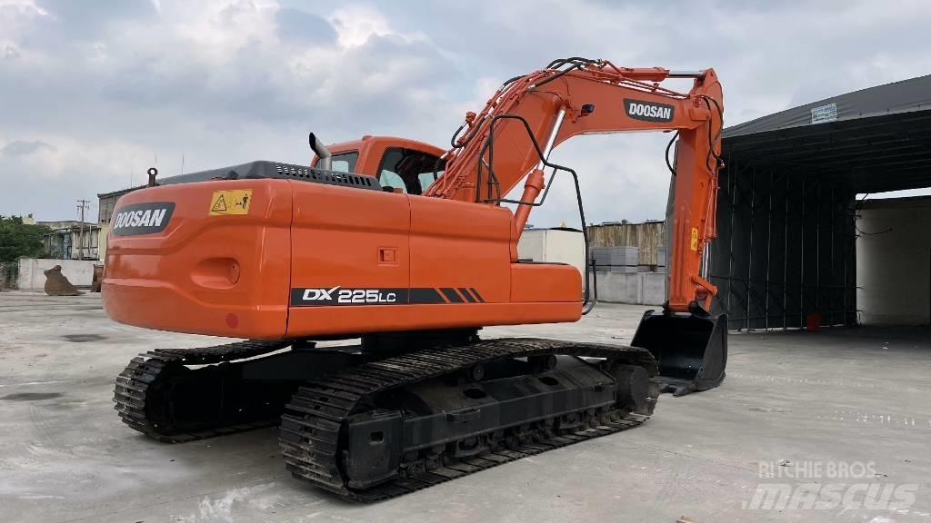 Doosan DX 225 Gravemaskiner på larvebånd