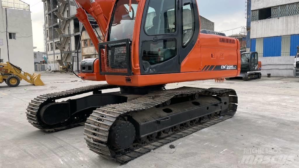 Doosan DX 225 Gravemaskiner på larvebånd