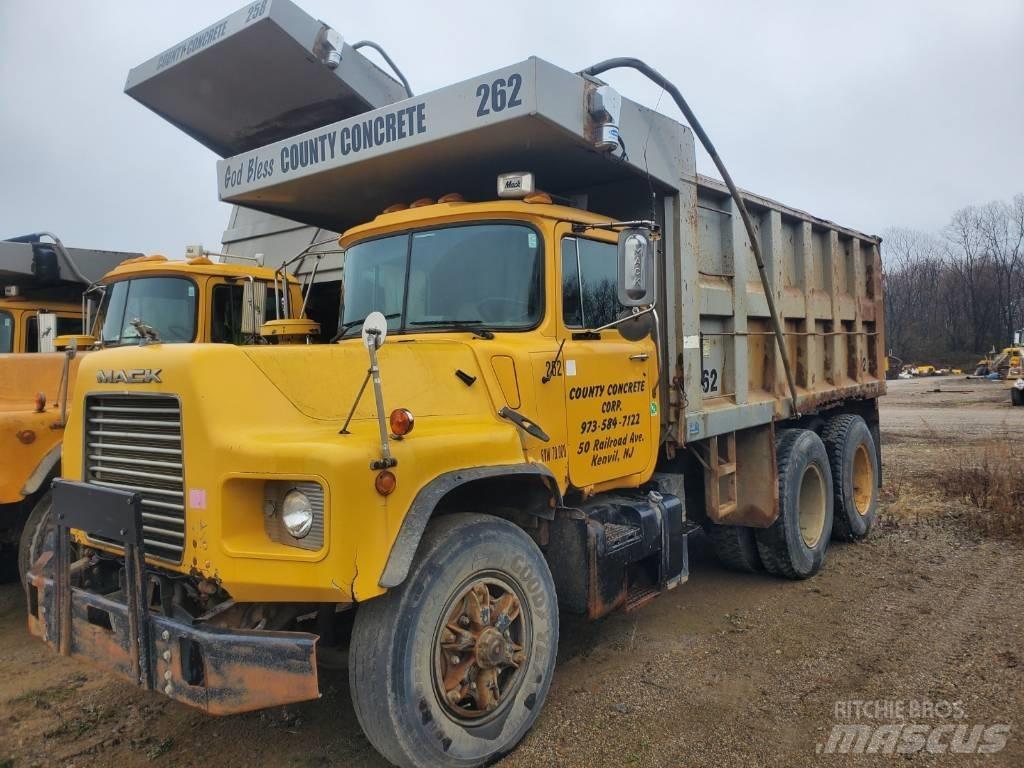 Mack DM690SX Lastbiler med tip