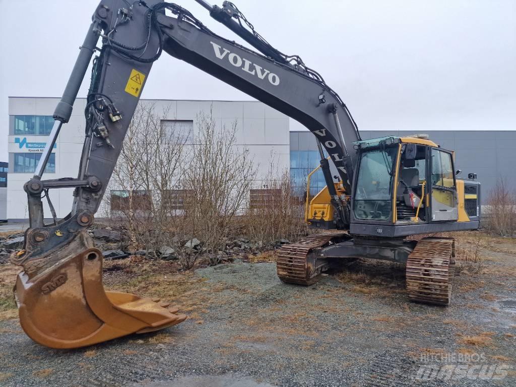 Volvo 220E Gravemaskiner på larvebånd