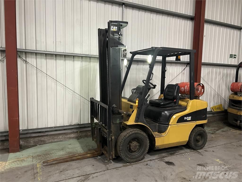 CAT GP25NT LPG gaffeltrucks