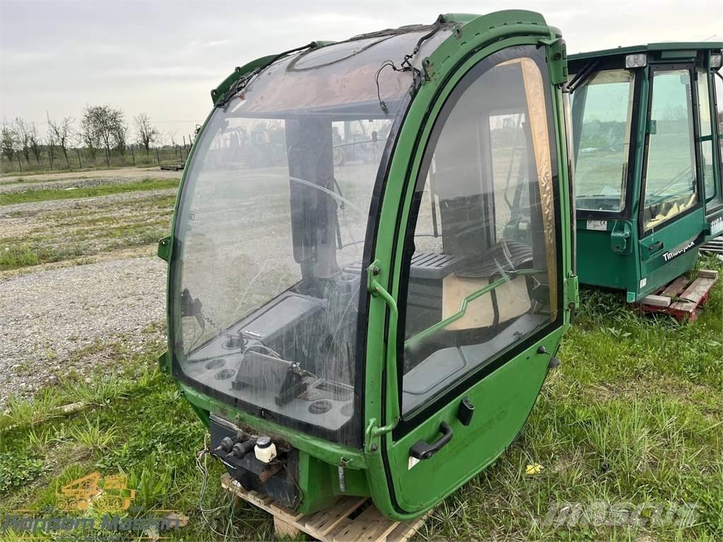 John Deere 1470E Kabiner og interiør