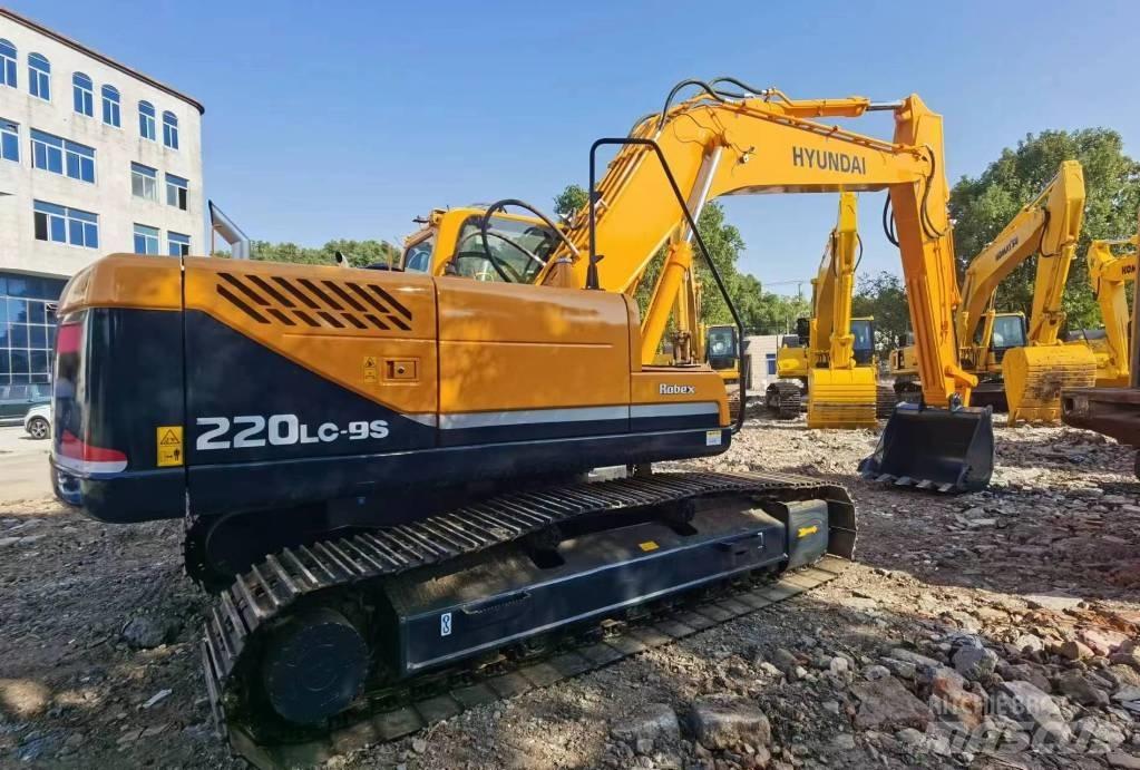 Hyundai R220LC-9S Gravemaskiner på hjul