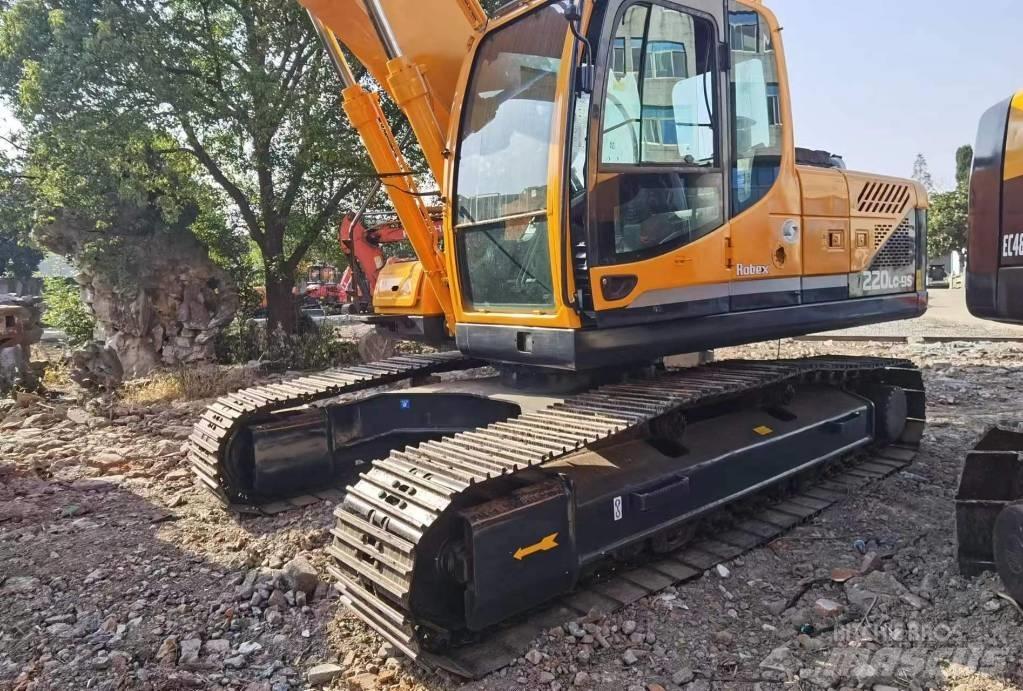 Hyundai R220LC-9S Gravemaskiner på hjul