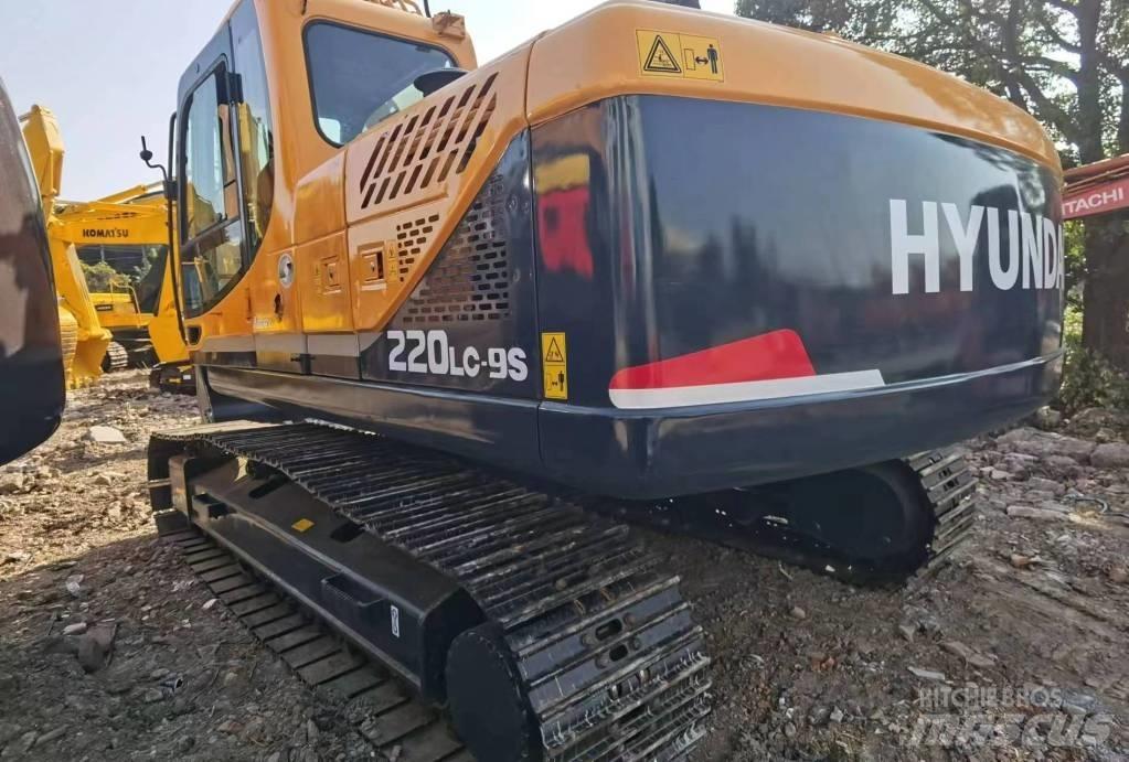 Hyundai R220LC-9S Gravemaskiner på hjul