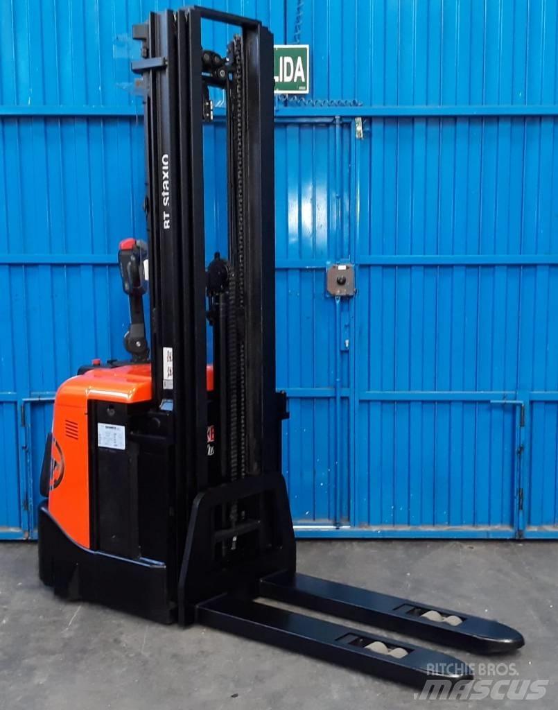 BT SPE 125 Selvkørende stablere