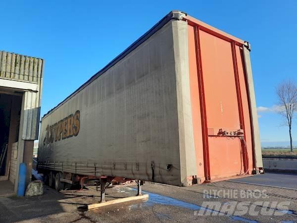Renders 12.27E Semi-trailer med Gardinsider