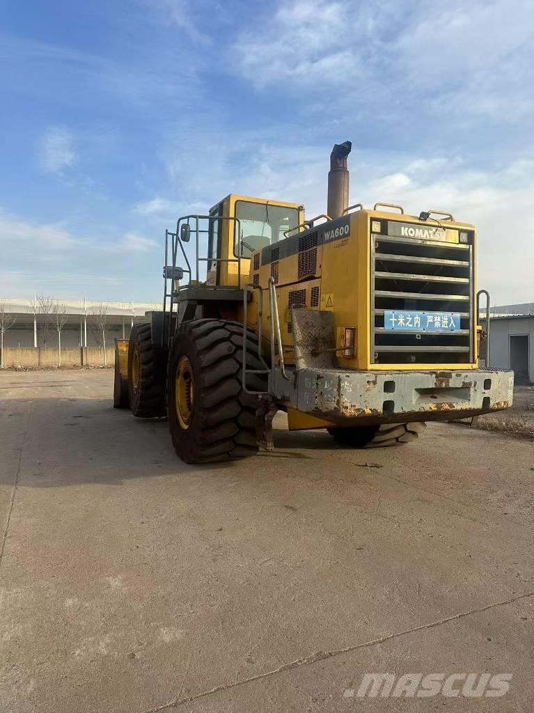 Komatsu WA 600-6 Læssemaskiner på hjul