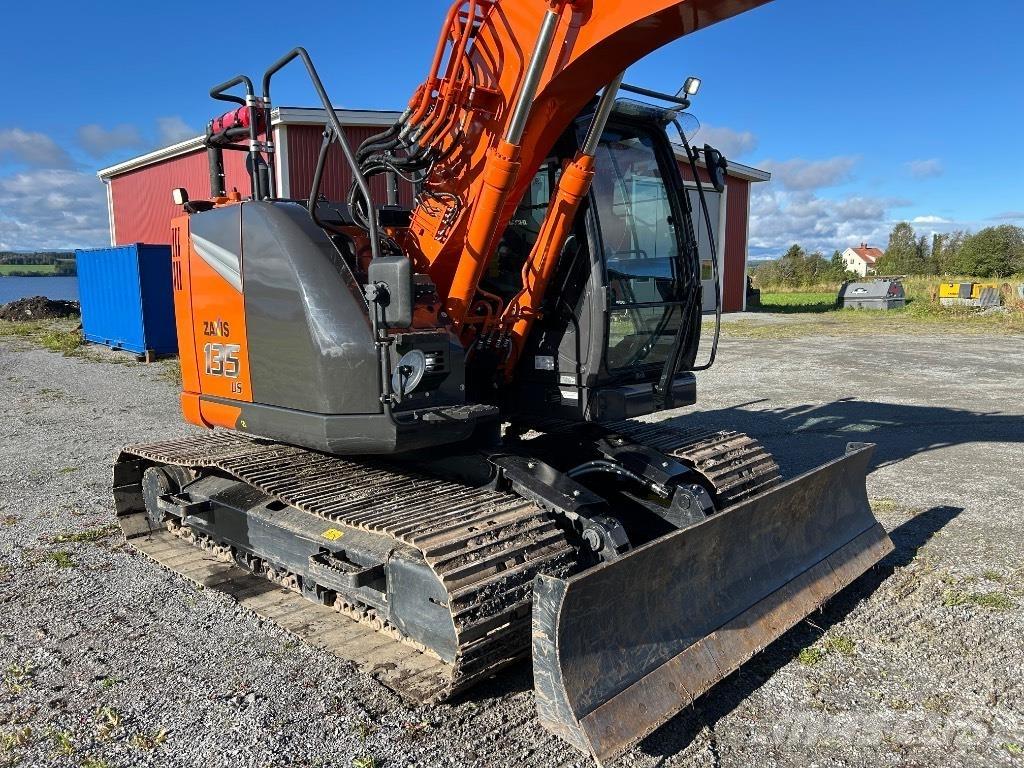 Hitachi ZX 135 US-7 Gravemaskiner på larvebånd