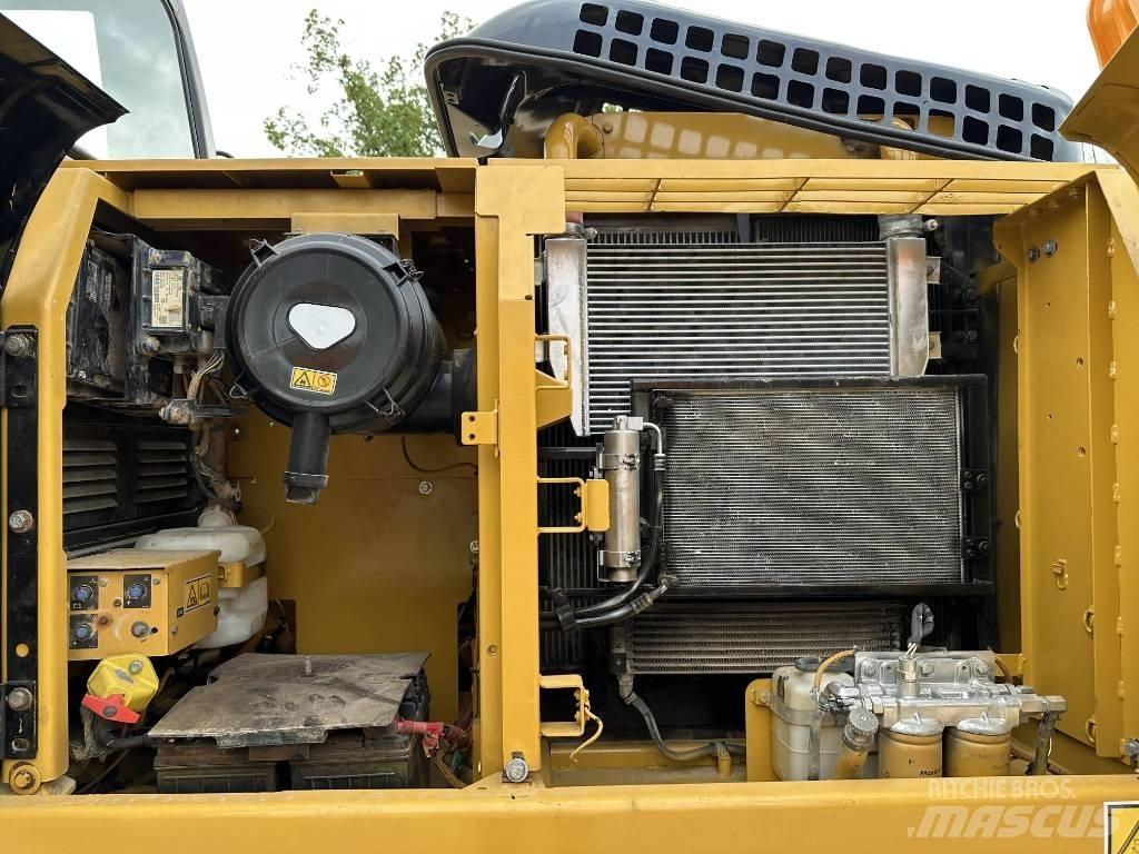 CAT 320D2 Gravemaskiner på larvebånd