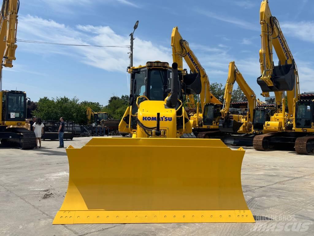 Komatsu D61EX-24E0 Bulldozer på larvebånd