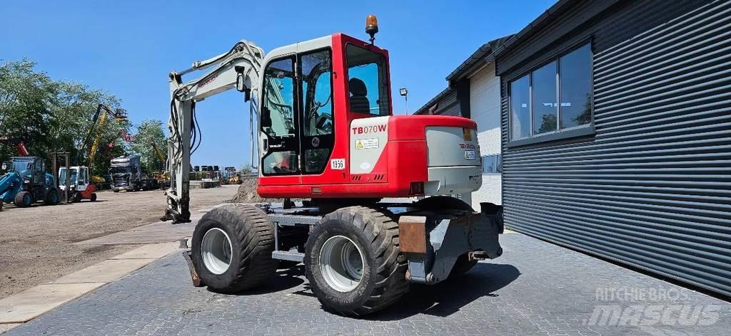 Takeuchi TB070 W Midi-gravemaskiner 7t - 12t