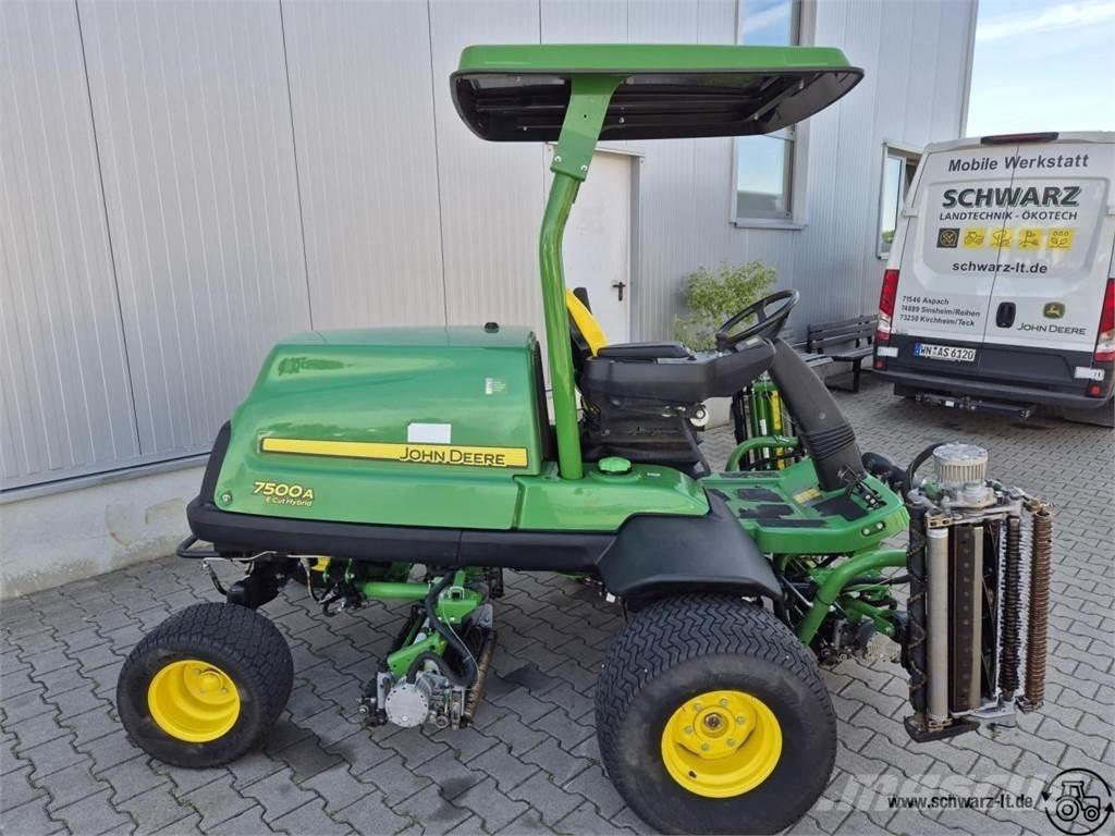 John Deere 7500A Golf vogne