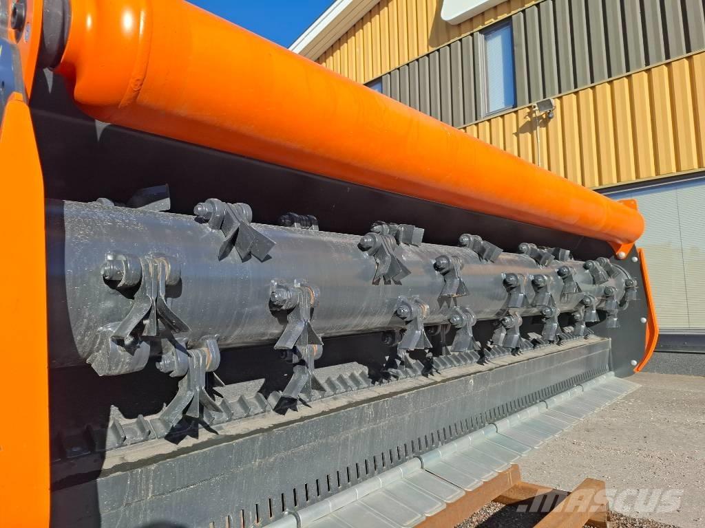 TMC Cancela THN-320D Græsklippere og skårlæggere
