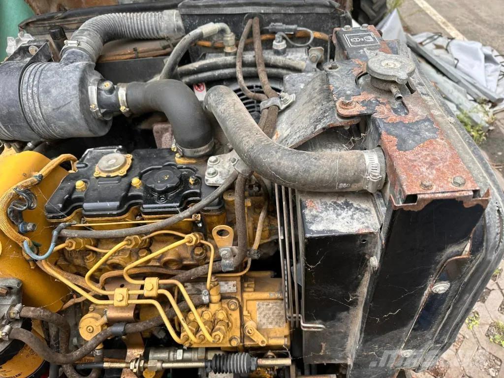 CAT CB-225E Andre tromler