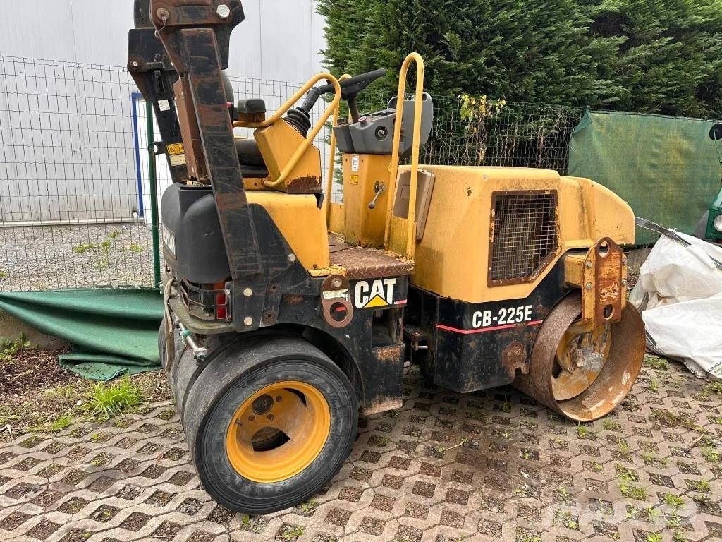 CAT CB-225E Andre tromler