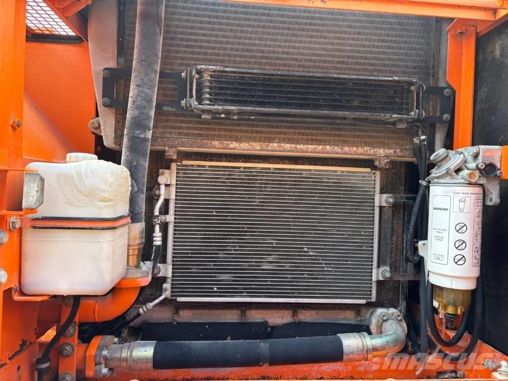 Doosan DX 300 LC Gravemaskiner på larvebånd