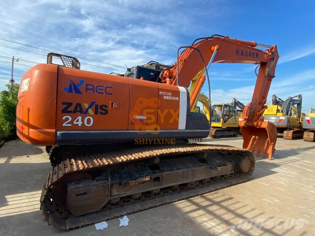 Hitachi ZX 240 Gravemaskiner på larvebånd