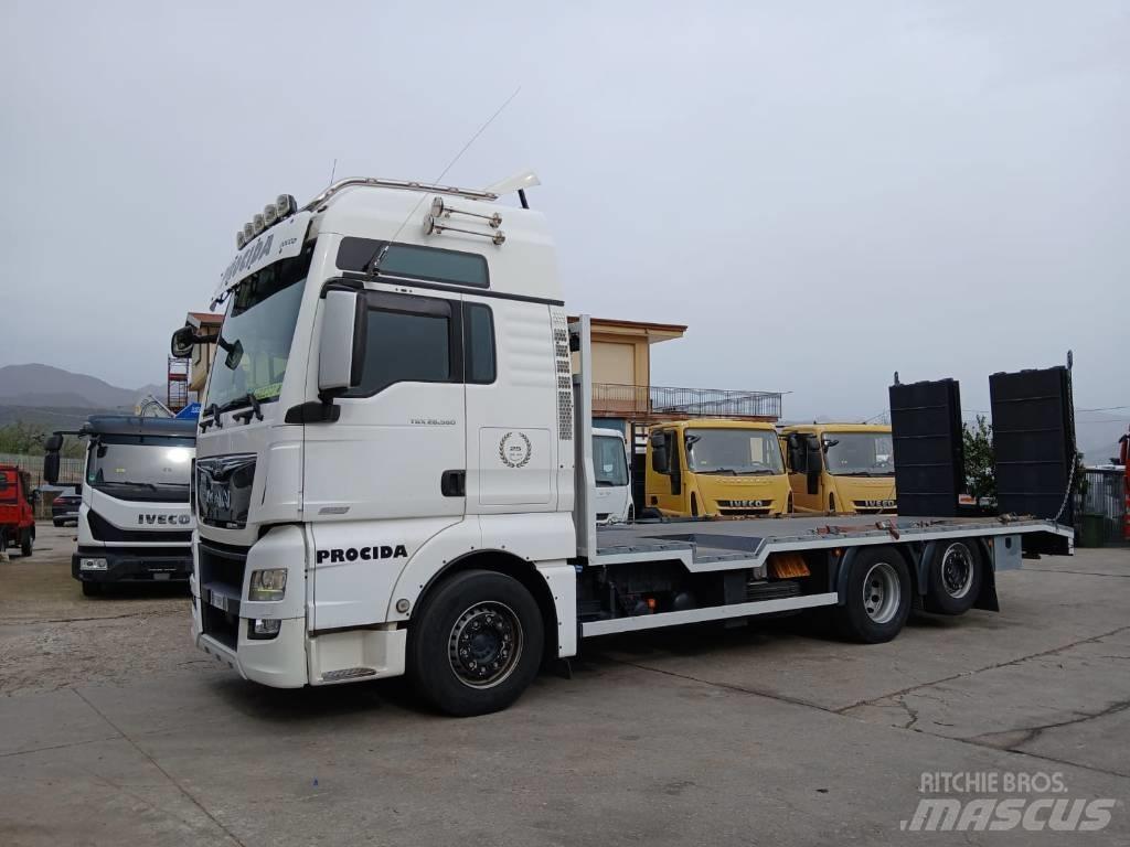 MAN TGX 26.560 Flatbed lastbiler med spil