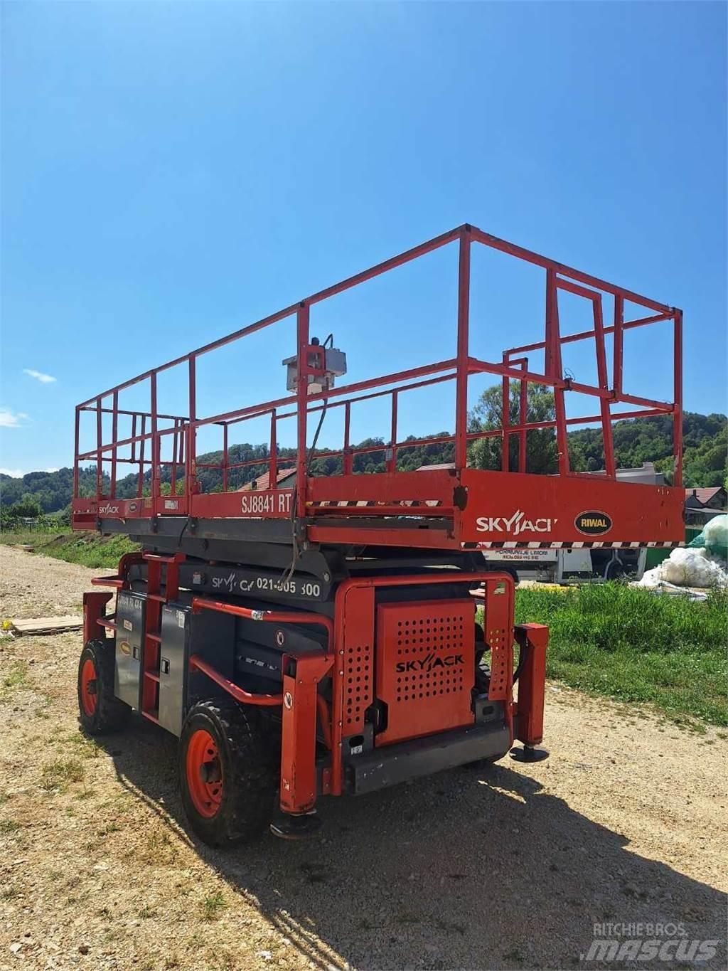 SkyJack 8841RT Saxlifte