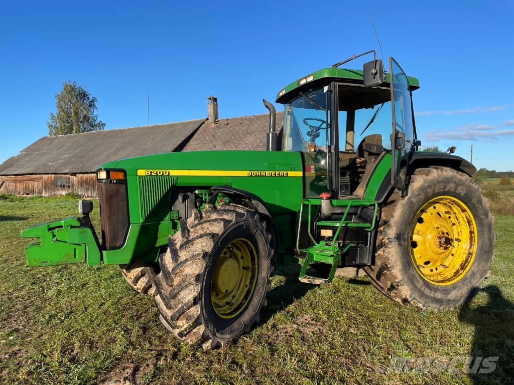 John Deere 8200 Traktorer