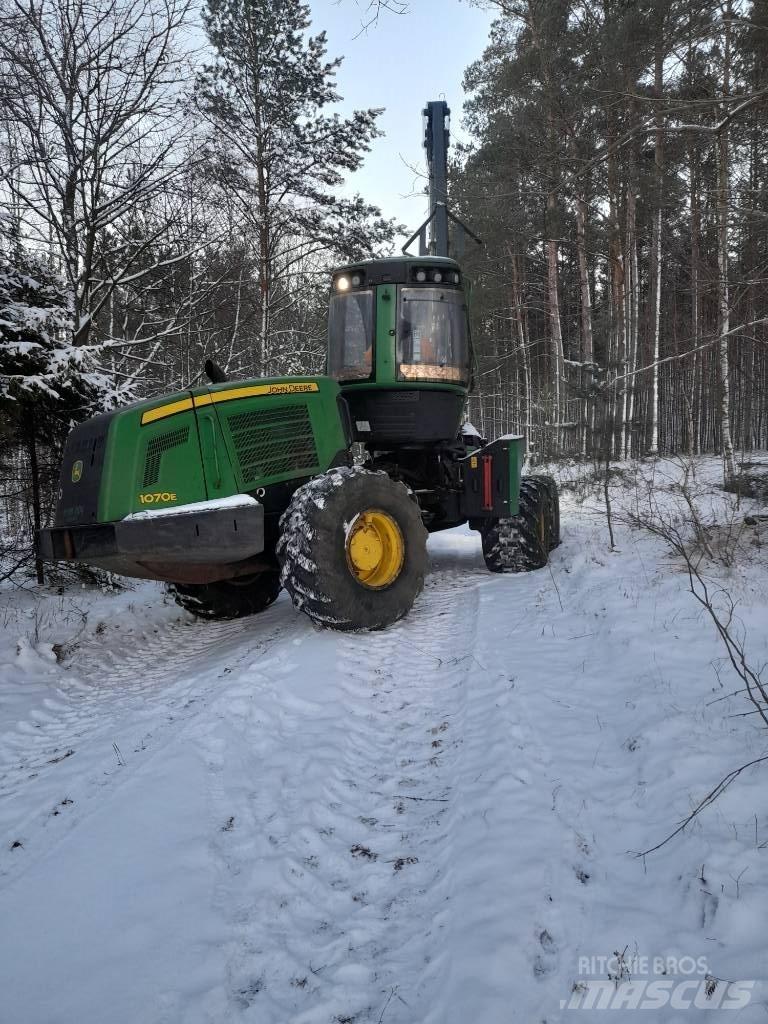 John Deere 1070 E Skovningsmaskiner