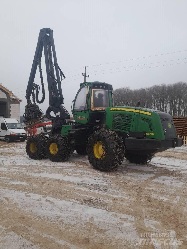 John Deere 1070 E Skovningsmaskiner