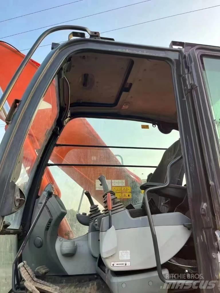 Hitachi ZX 300 Gravemaskiner på larvebånd