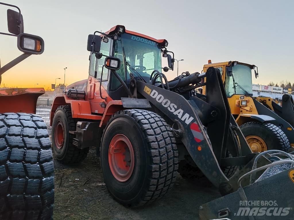 Doosan DL 220 Læssemaskiner på hjul