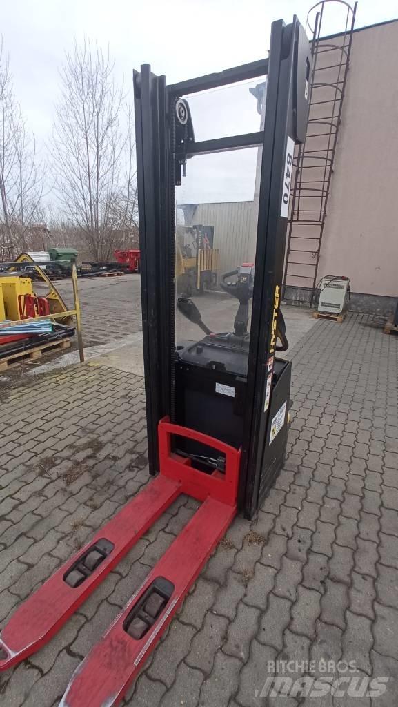 Hyster S1.4S Gaffelstabler med gående fører