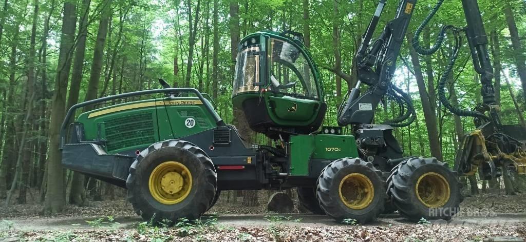 John Deere 1070G Skovningsmaskiner