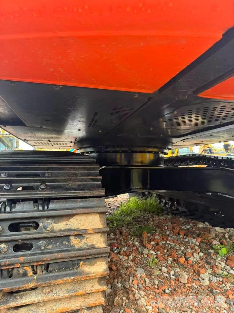 Hitachi ZX 200 Gravemaskiner på larvebånd