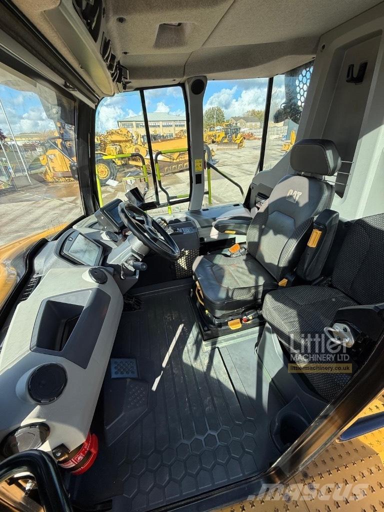 CAT 730 Terrængående lastbiler