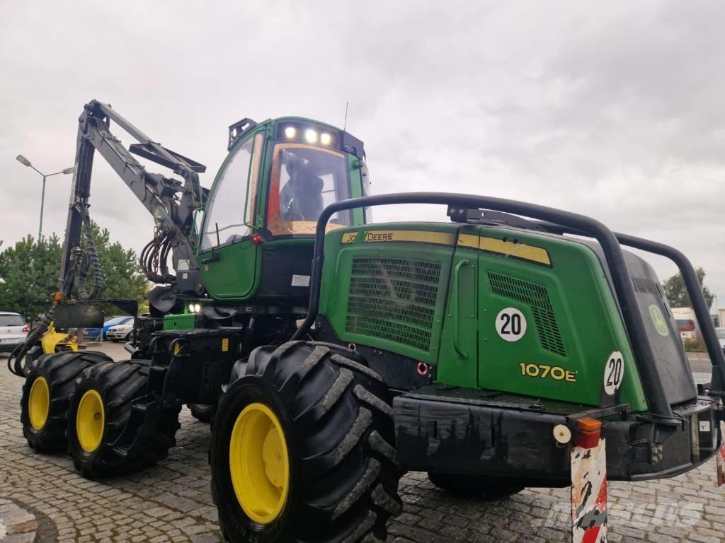 John Deere 1070 E Skovningsmaskiner