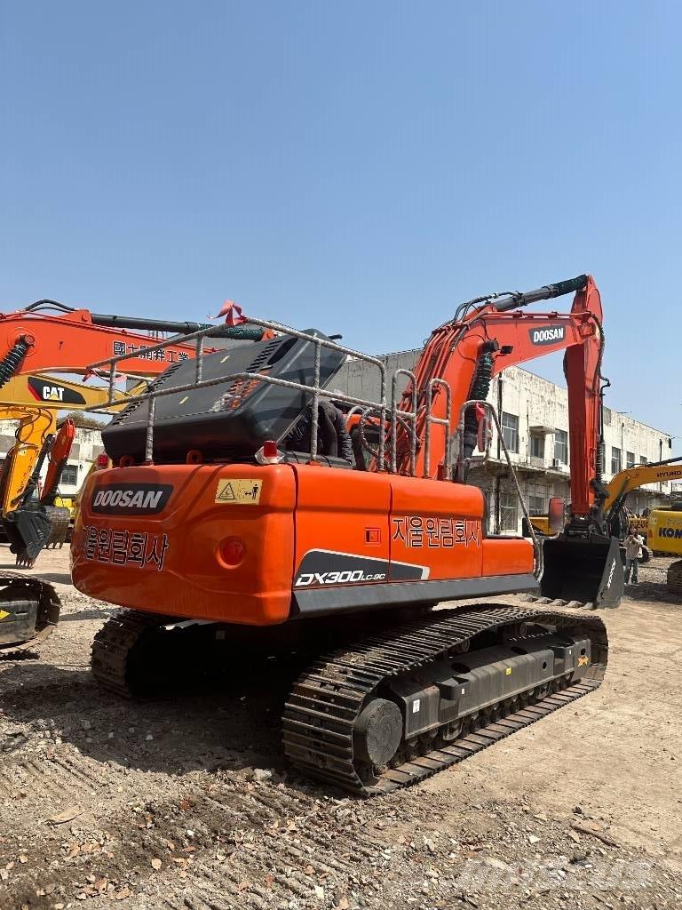 Doosan DX 300 Midi-gravemaskiner 7t - 12t