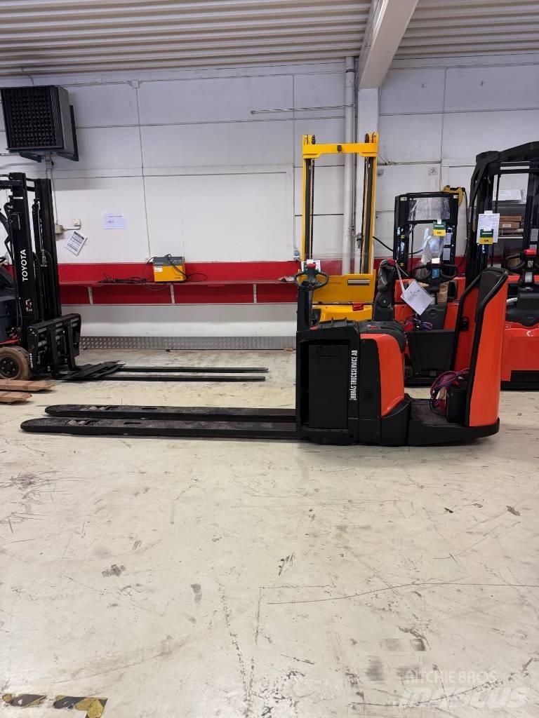BT truck LPE 250 Selvkørende stablere