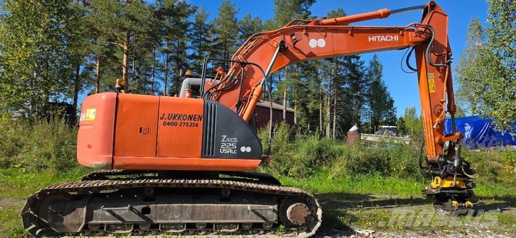 Hitachi ZX 225 USR Gravemaskiner på larvebånd