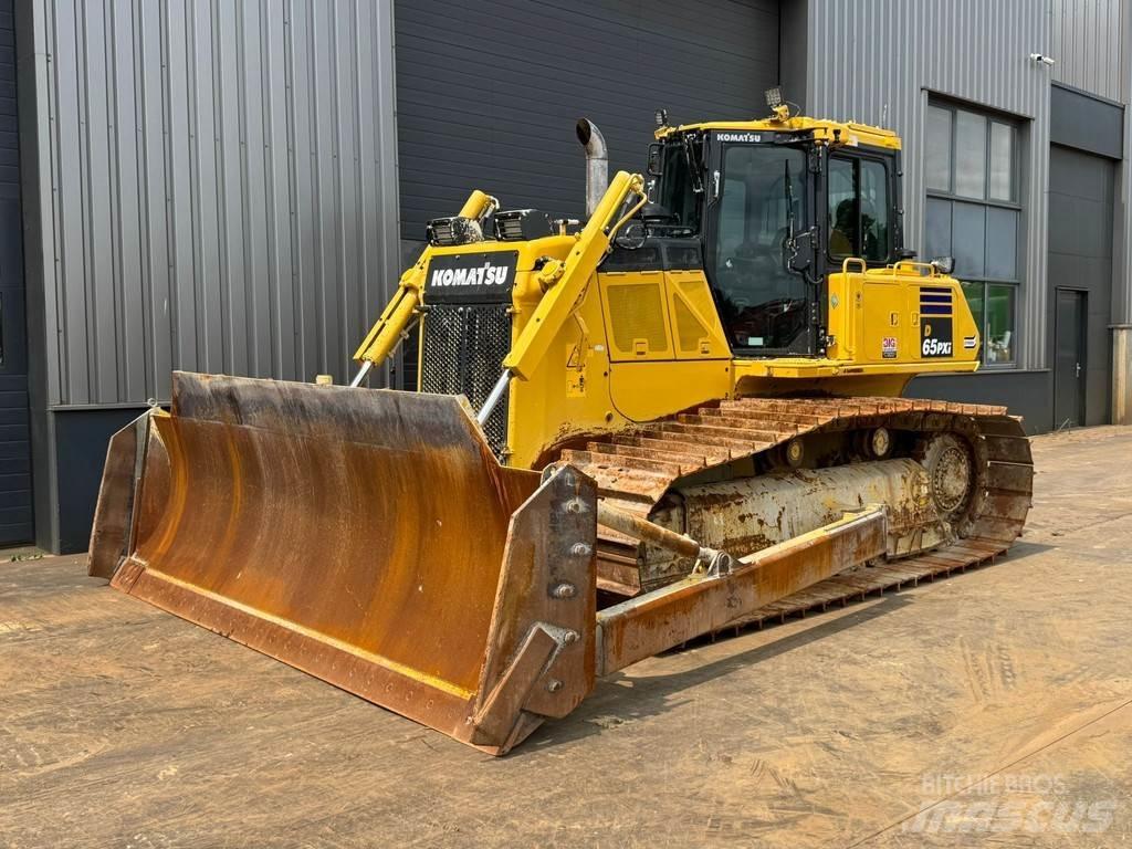 Komatsu D65PXi-18 Bulldozer på larvebånd