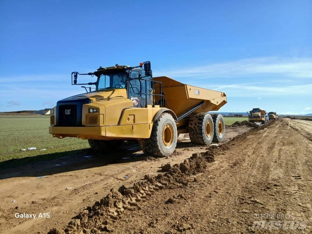 CAT 745 Terrængående lastbiler