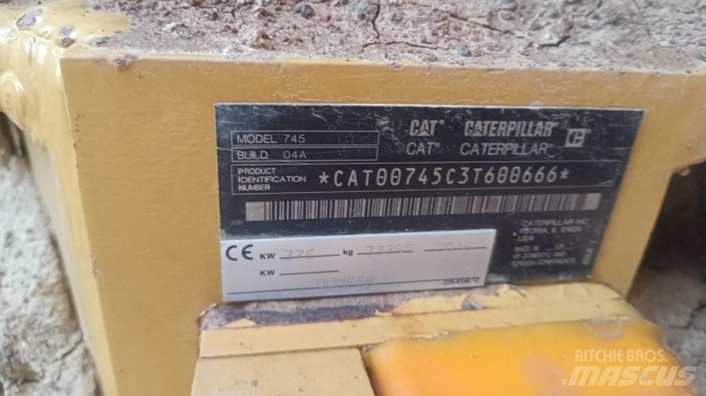 CAT 745 Terrængående lastbiler